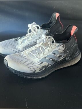 adidas ultra boost  off White  black Sneakers ladies size 6